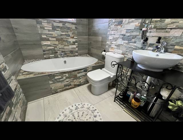 3 BEDROOM TOWNHOUSE FOR SALE IN RIDGEWAY